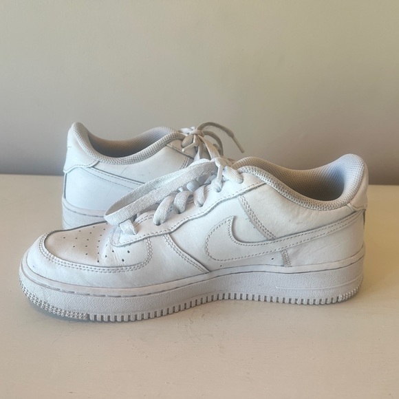 FINAL PRICE EUC Nike Air Force 1 Triple White Leather Sneaker - Picture 5 of 6